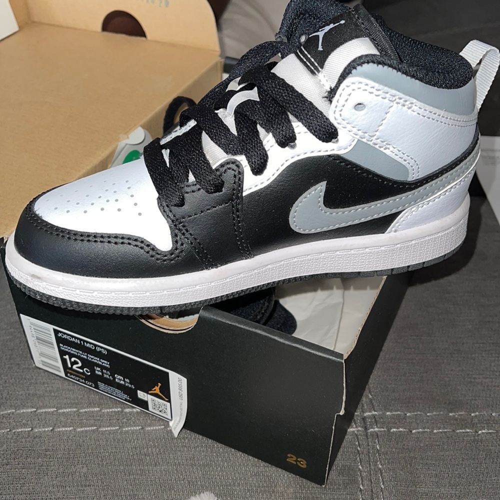 Jordan 1 MID 12C brand new